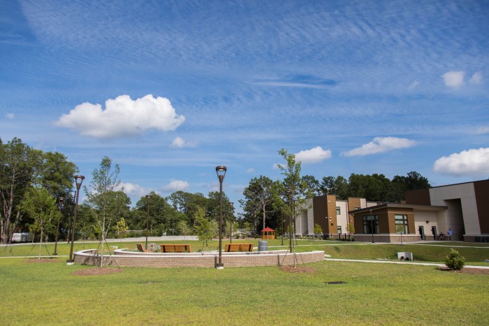 An outdoor seating area at Wilmington Treatment Center
